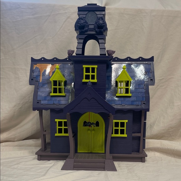 Scooby Doo Spooky Purple and Green Haunted Mansion - Picture 1 of 11